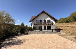 Casă P + M, 190 mp, 2421 mp teren cu foișor, Leamna de Jos
