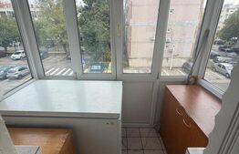 Apartament cu 3 camere, 54 mp, semidecomandat, et 2, zona Craiovita Noua