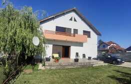 Casa de vanzare in Cârcea