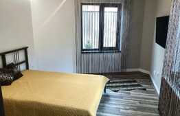 Casa cocheta, aproape de intrarea principala a parcului Romanescu