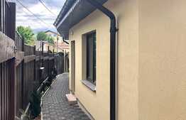 Casa cocheta, aproape de intrarea principala a parcului Romanescu