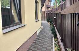 Casa cocheta, aproape de intrarea principala a parcului Romanescu