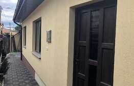 Casa cocheta, aproape de intrarea principala a parcului Romanescu