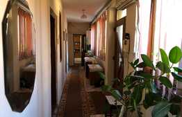 Casă pe 4 niveluri de 300 mp utili și 600 mp curte, Romanești