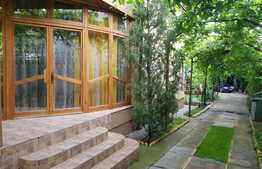 Casă pe 4 niveluri de 300 mp utili și 600 mp curte, Romanești