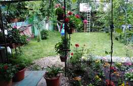 Casă pe 4 niveluri de 300 mp utili și 600 mp curte, Romanești