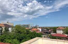 Casa pe 4 niveluri, perfecta pentru o familie numeroasa 