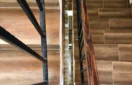 Casa pe 4 niveluri, perfecta pentru o familie numeroasa 