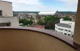 Apartament 4 camere,100mp,recent renovat, zona Mercur Center