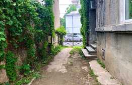 Parter din vila de vanzare, central, 66 mp utili, 310 mp teren