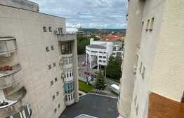 Apartament de vanzare, 4 camere, recent renovat, zona Mercur 