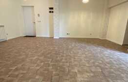 Apartament de vanzare, 4 camere, recent renovat, zona Mercur 