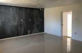 Casă parter 90 mp utili cu teren generos de 1.835 mp, zona Malu Mare