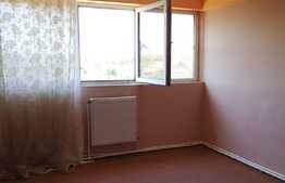 Apartament cu 2 camere de vanzare, finisat, in spate la Termo