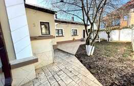 Casa boiereasca, ultracentral, 260mp si 326mp teren, cu elemente decorative si coloane specifice epocii