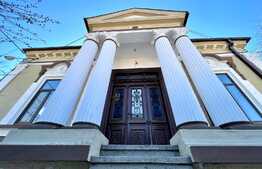 Casa boiereasca, ultracentral, 260mp si 326mp teren, cu elemente decorative si coloane specifice epocii