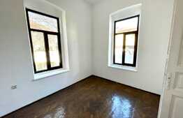 Casa boiereasca, ultracentral, 260mp si 326mp teren, cu elemente decorative si coloane specifice epocii