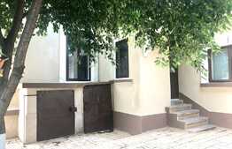 Casa boiereasca, ultracentral, 260mp si 326mp teren, cu elemente decorative si coloane specifice epocii