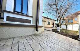 Casa boiereasca, ultracentral, 260mp si 326mp teren, cu elemente decorative si coloane specifice epocii