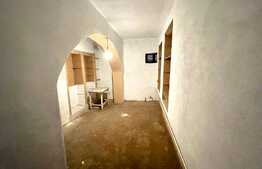 Casa boiereasca, ultracentral, 260mp si 326mp teren, cu elemente decorative si coloane specifice epocii