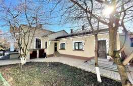 Casa boiereasca, ultracentral, 260mp si 326mp teren, cu elemente decorative si coloane specifice epocii