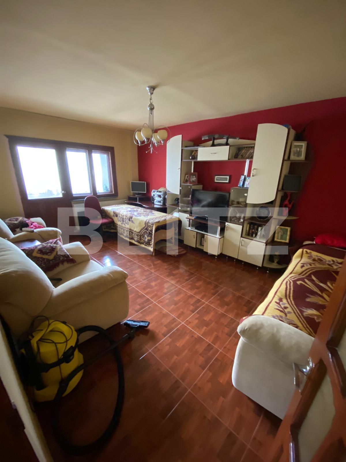 Apartament de vanzare, 3 camere, in zona Craiovita-Salvare