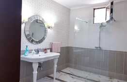 Casa superba, ultracentral, finisaje lux, 717 mp utili, 588 mp teren!!