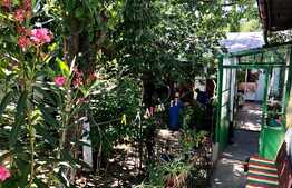 Casa renovabila sau demolabila, 160 mp teren, în spate la KFC