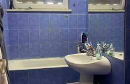 Apartament de 3 camere, decomandat, zona Valea Rosie