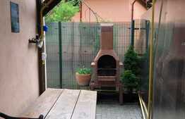 Casa spatioasa la pret de apartament, 76 mp, curte, zona Centrala