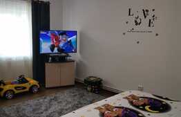 Apartament spatios, de 4 camere, decomandat in Craiovita Noua