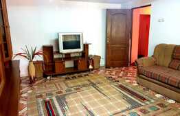 Apartament de 3 camere, parter, decomandat, 77 mp, zona Rocada