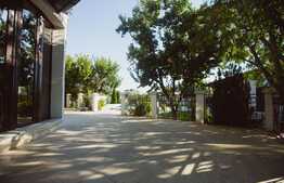 Casa si proprietate superbă, zona Selgros, finisaje premium, 300 mp utili, 1000 mp teren!