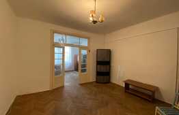Casă cu 3 camere, 80 mp, zona centrul vechi
