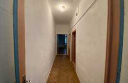 Casă cu 3 camere, 80 mp, zona centrul vechi