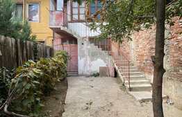 Casă cu 3 camere, 80 mp, zona centrul vechi