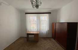 Casă cu 3 camere, 80 mp, zona centrul vechi