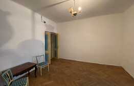Casă cu 3 camere, 80 mp, zona centrul vechi