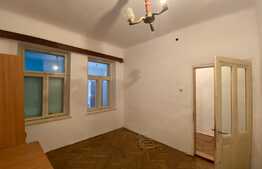 Casă cu 3 camere, 80 mp, zona centrul vechi