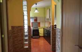 Apartament 3 camere decomandate, etaj intermediar, zona centrala