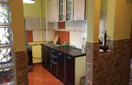 Apartament 3 camere decomandate, etaj intermediar, zona centrala