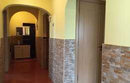 Apartament 3 camere decomandate, etaj intermediar, zona centrala