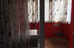 Apartament 3 camere decomandate, etaj intermediar, zona centrala