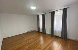 Casa cu 3 camere, 150 mp, zona centrala