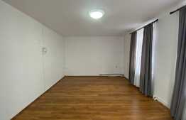 Casa cu 3 camere, 150 mp, zona centrala