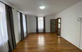 Casa cu 3 camere, 150 mp, zona centrala