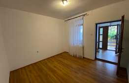 Casa cu 3 camere, 150 mp, zona centrala