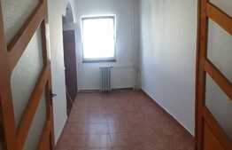 Garsoniera de 33.5 mp, etaj intermediar, zona Rovine