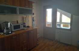 Mansarda 3 camere , decomandat, zona Institut, 1000E/metru patrat