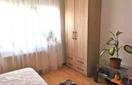 Apartament cu 2 camere, decomandat, etaj intermediar